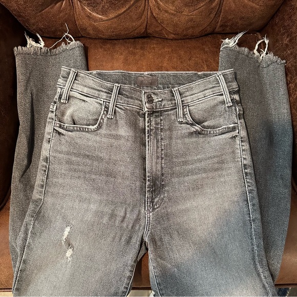 MOTHER The Hustler Crop Step Chew Jeans - Picture 6 of 11